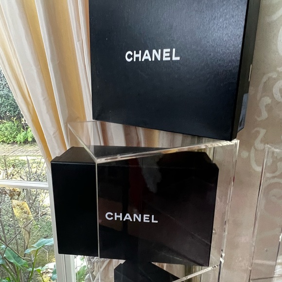 CHANEL BOXES, HERMES BOXES, dust bags, GARMET BAGS; all from various designers - Picture 3 of 11